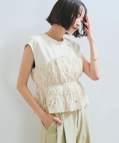 VIS（ビス）の「旬なレイヤードスタイルが叶う！ビスチェドッキングフレンチスリーブプルオーバー【洗える】（Tシャツ/カットソー・レディース・ホワイト系その他5/ブラック系その他/グレー系その他/ホワイト系その他・FREE）」の2枚目の写真