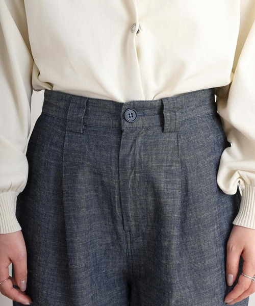 doux bleu （ドゥーブルー）の「doux bleu ライトデニム タックパンツ（その他パンツ・レディース・ブルー・FREE）」の9枚目の写真
