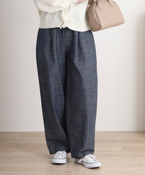 doux bleu （ドゥーブルー）の「doux bleu ライトデニム タックパンツ（その他パンツ・レディース・ブルー・FREE）」の2枚目の写真