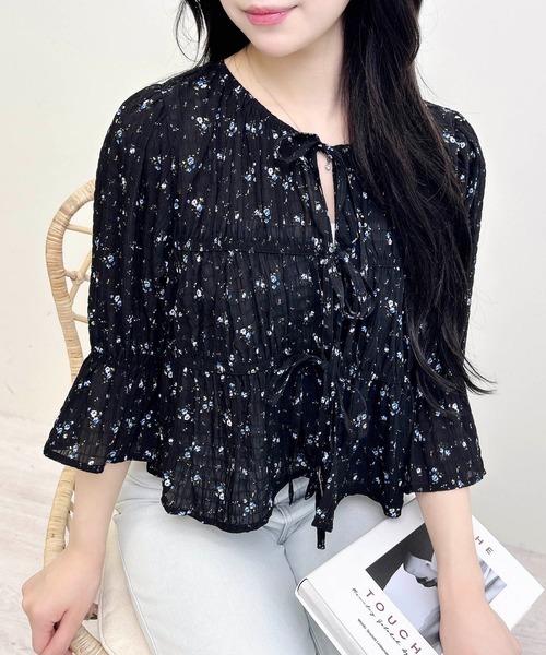 INGNI(イング)の「前リボン花柄7分袖ブラウス(シャツ/ブラウス・レディース・ブラック×ブルー/ホワイト×ブルー・M)」の1枚目の写真