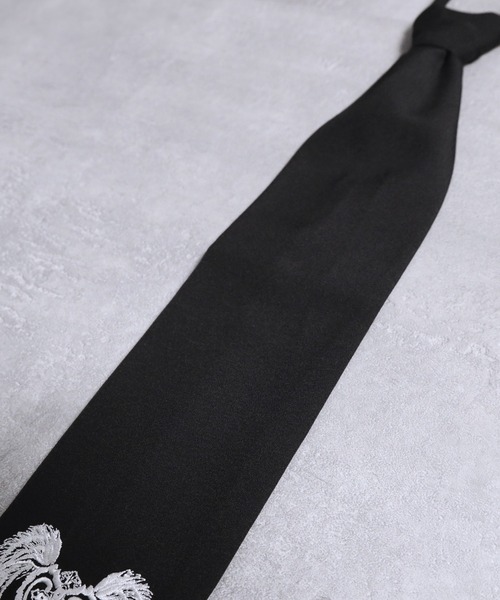 Amilige（アミリージュ）の「ハート羽クロス刺繍ネクタイ（ネクタイ・メンズ・ブラック・FREE）」の3枚目の写真