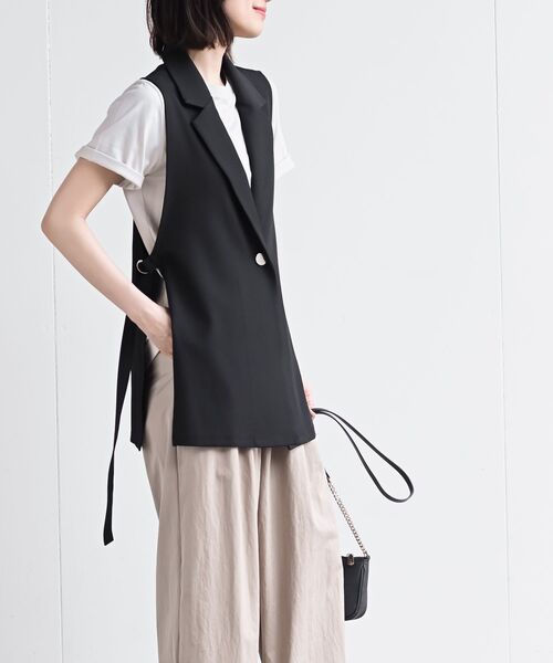 rps(アールピーエス)の「サイドベルトテーラーカラーベスト(ベスト・レディース・グレイッシュベージュ/ブラック・フリー)」の4枚目の写真