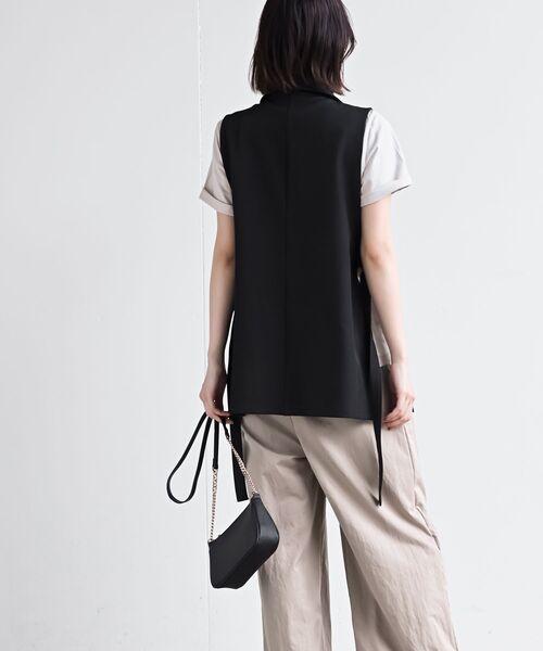 rps(アールピーエス)の「サイドベルトテーラーカラーベスト(ベスト・レディース・グレイッシュベージュ/ブラック・フリー)」の5枚目の写真