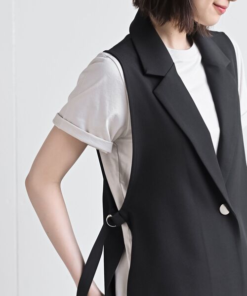 rps(アールピーエス)の「サイドベルトテーラーカラーベスト(ベスト・レディース・グレイッシュベージュ/ブラック・フリー)」の8枚目の写真