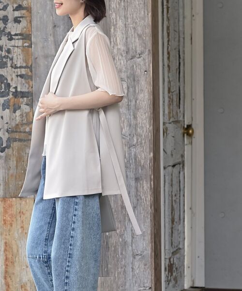 rps(アールピーエス)の「サイドベルトテーラーカラーベスト(ベスト・レディース・グレイッシュベージュ/ブラック・フリー)」の13枚目の写真