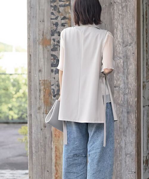 rps(アールピーエス)の「サイドベルトテーラーカラーベスト(ベスト・レディース・グレイッシュベージュ/ブラック・フリー)」の14枚目の写真