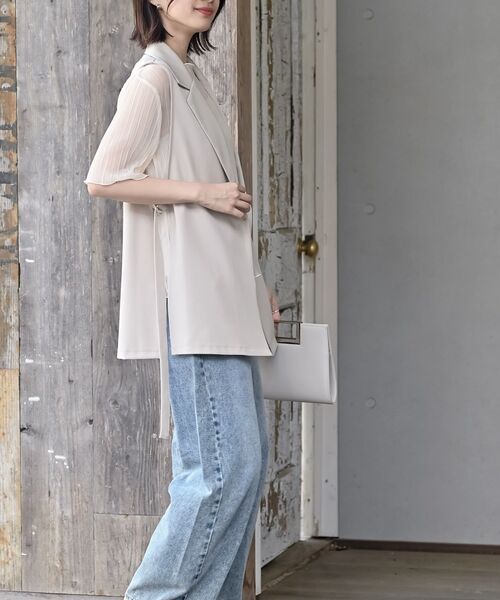 rps(アールピーエス)の「サイドベルトテーラーカラーベスト(ベスト・レディース・グレイッシュベージュ/ブラック・フリー)」の15枚目の写真