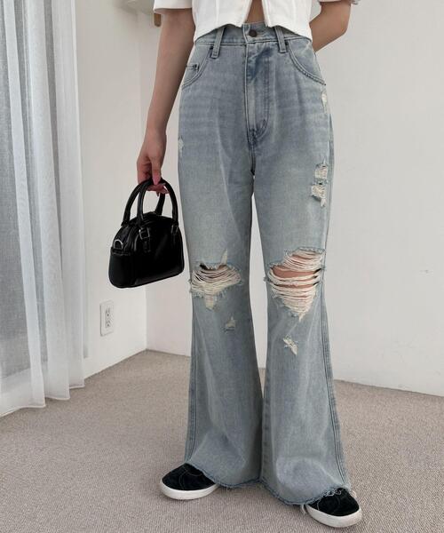 WEGO(ウィゴー)の「WEGO/ダメージフレアデニムパンツ(デニムパンツ・レディース・コバルトブルー/スカイブルー・SMALL/MEDIUM)」の2枚目の写真