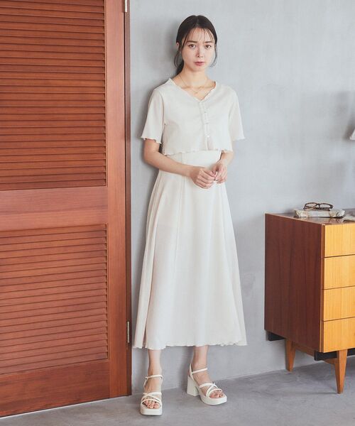 earth music&ecology(アースミュージックアンドエコロジー)の「SET2点ギャザーカットカーデ+キャミワンピース(ワンピース・レディース・モカ/アイボリー/ブラック・FREE)」の4枚目の写真