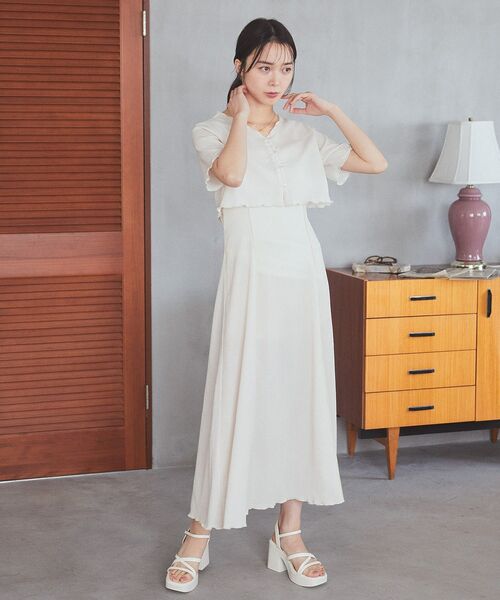 earth music&ecology(アースミュージックアンドエコロジー)の「SET2点ギャザーカットカーデ+キャミワンピース(ワンピース・レディース・モカ/アイボリー/ブラック・FREE)」の5枚目の写真