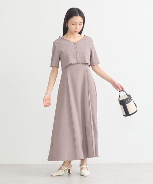 earth music&ecology(アースミュージックアンドエコロジー)の「SET2点ギャザーカットカーデ+キャミワンピース(ワンピース・レディース・モカ/アイボリー/ブラック・FREE)」の6枚目の写真