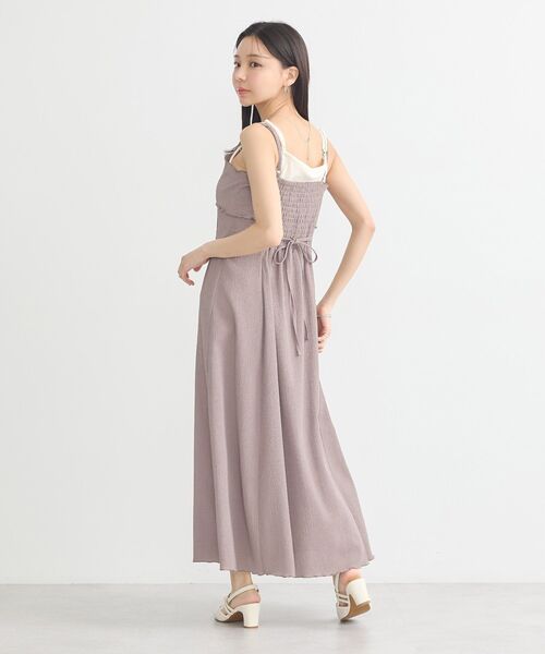 earth music&ecology(アースミュージックアンドエコロジー)の「SET2点ギャザーカットカーデ+キャミワンピース(ワンピース・レディース・モカ/アイボリー/ブラック・FREE)」の9枚目の写真