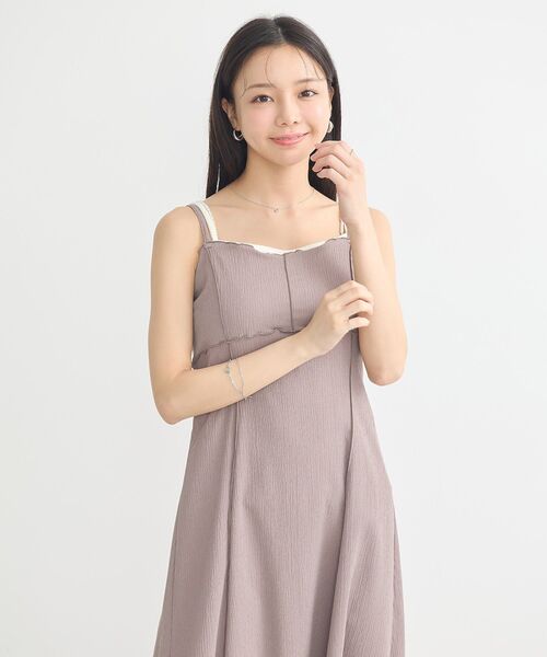 earth music&ecology(アースミュージックアンドエコロジー)の「SET2点ギャザーカットカーデ+キャミワンピース(ワンピース・レディース・モカ/アイボリー/ブラック・FREE)」の10枚目の写真