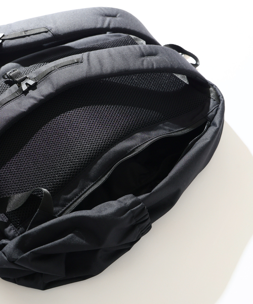 Snow Peak（スノーピーク）の「SNOWPEAK / スノーピーク Everyday Use バックパック AC-25SU402（バックパック/リュック・メンズ・チャコールグレー/ブラック・FREE）」の12枚目の写真