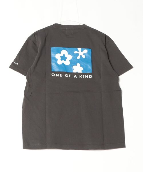 Disney(ディズニー)の「【WEB・一部店舗限定】STITCH/SCRUMP/MICKEY/BACK PRINT S/S TEE(Tシャツ/カットソー・レディース・チャコールグレー/ピンク/ホワイト・ONE SIZE)」の4枚目の写真