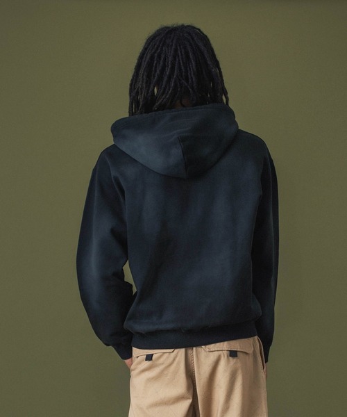 XLARGE（エクストララージ）の「SPRAY PROCESSED ZIP HOODED SWEATSHIRT（パーカー・メンズ・ブラック/オリーブ・S/M/L/XL）」の5枚目の写真