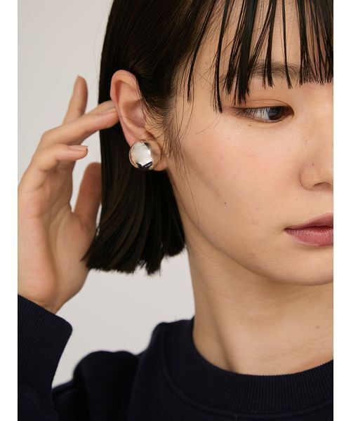 emmi（エミ）の「ビッグボールイヤリング（イヤリング・レディース・ゴールド/ホワイト/シルバー・F）」の8枚目の写真