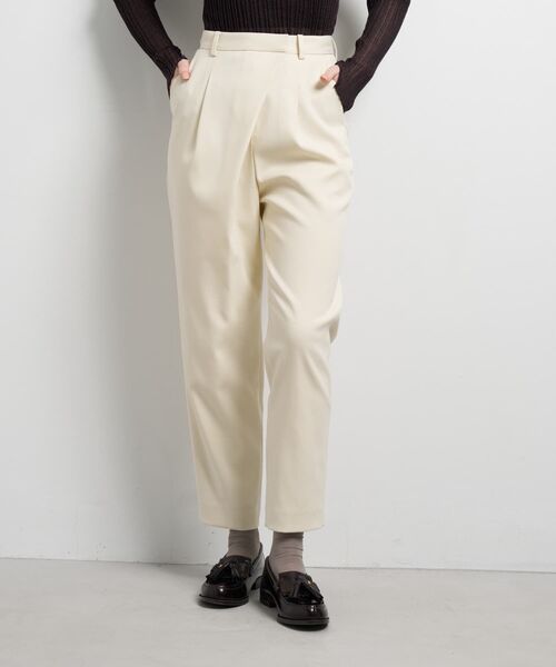 LANVIN en Bleu(ランバンオンブルー)の「フロントタックテーパードパンツ(その他パンツ・レディース・オフホワイト/ブラック・38/36)」の6枚目の写真