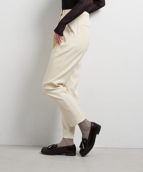 LANVIN en Bleu(ランバンオンブルー)の「フロントタックテーパードパンツ(その他パンツ・レディース・オフホワイト/ブラック・38/36)」の7枚目の写真