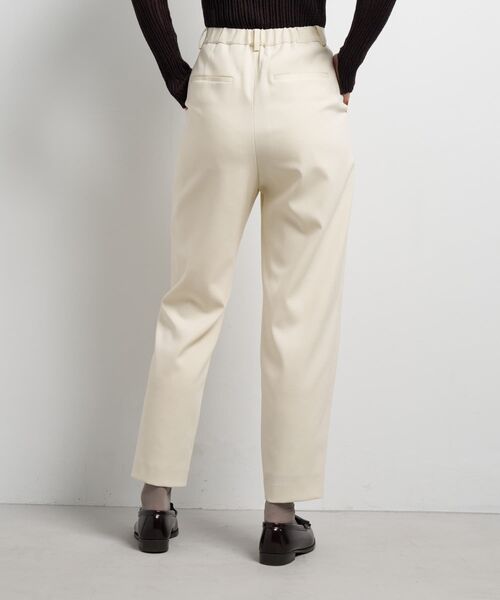 LANVIN en Bleu(ランバンオンブルー)の「フロントタックテーパードパンツ(その他パンツ・レディース・オフホワイト/ブラック・38/36)」の8枚目の写真