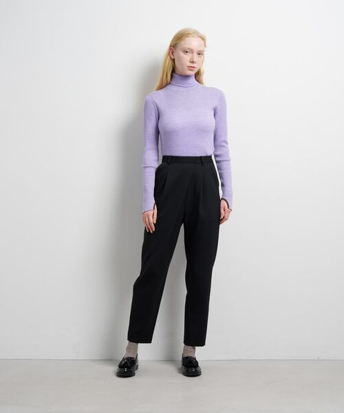 LANVIN en Bleu(ランバンオンブルー)の「フロントタックテーパードパンツ(その他パンツ・レディース・オフホワイト/ブラック・38/36)」の11枚目の写真