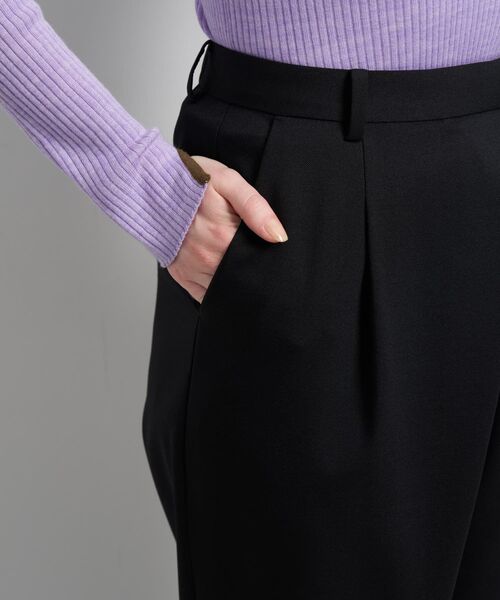 LANVIN en Bleu(ランバンオンブルー)の「フロントタックテーパードパンツ(その他パンツ・レディース・オフホワイト/ブラック・38/36)」の17枚目の写真