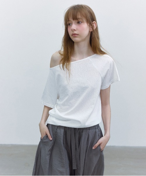 ELOOPS】オフショルダー コットンTシャツ（Tシャツ/カットソー 