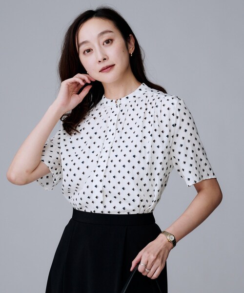 UNTITLED（アンタイトル）の「【セットアップ可/リラクシー/通勤】スクエアジオメ柄ブラウス（シャツ/ブラウス・レディース・ブラック系/チャコール/ホワイト系1・00/48/44/04/02）」の12枚目の写真