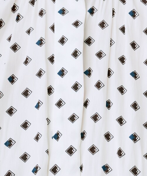 UNTITLED（アンタイトル）の「【セットアップ可/リラクシー/通勤】スクエアジオメ柄ブラウス（シャツ/ブラウス・レディース・ブラック系/チャコール/ホワイト系1・00/48/44/04/02）」の7枚目の写真