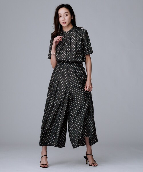 UNTITLED（アンタイトル）の「【セットアップ可/リラクシー/通勤】スクエアジオメ柄ブラウス（シャツ/ブラウス・レディース・ブラック系/チャコール/ホワイト系1・00/48/44/04/02）」の10枚目の写真