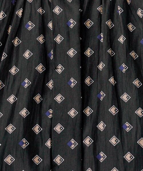 UNTITLED（アンタイトル）の「【セットアップ可/リラクシー/通勤】スクエアジオメ柄ブラウス（シャツ/ブラウス・レディース・ブラック系/チャコール/ホワイト系1・00/48/44/04/02）」の9枚目の写真