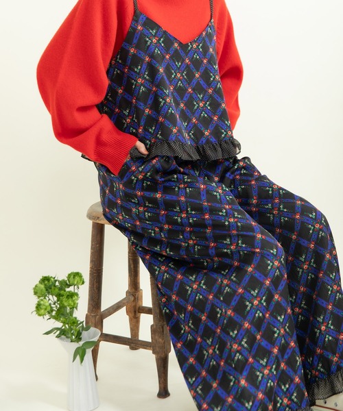 Dot＆Stripes CHILD WOMAN（ドットアンドストライプス　チャイルドウーマン）の「チェックフラワープリント 裾フリルパンツ（その他パンツ・レディース・ブラック/アイボリー・FREE）」の9枚目の写真