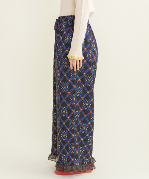 Dot＆Stripes CHILD WOMAN（ドットアンドストライプス　チャイルドウーマン）の「チェックフラワープリント 裾フリルパンツ（その他パンツ・レディース・ブラック/アイボリー・FREE）」の16枚目の写真