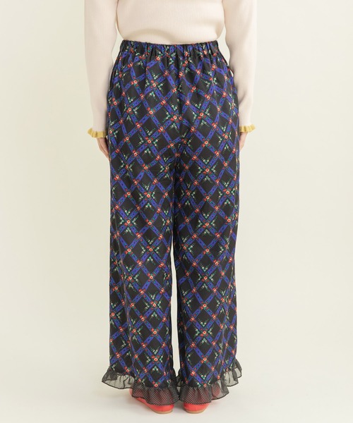 Dot＆Stripes CHILD WOMAN（ドットアンドストライプス　チャイルドウーマン）の「チェックフラワープリント 裾フリルパンツ（その他パンツ・レディース・ブラック/アイボリー・FREE）」の17枚目の写真