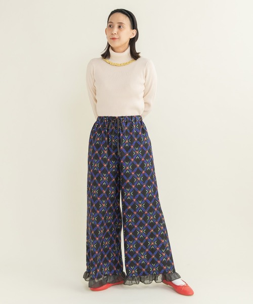 Dot＆Stripes CHILD WOMAN（ドットアンドストライプス　チャイルドウーマン）の「チェックフラワープリント 裾フリルパンツ（その他パンツ・レディース・ブラック/アイボリー・FREE）」の6枚目の写真