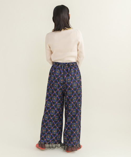 Dot＆Stripes CHILD WOMAN（ドットアンドストライプス　チャイルドウーマン）の「チェックフラワープリント 裾フリルパンツ（その他パンツ・レディース・ブラック/アイボリー・FREE）」の8枚目の写真