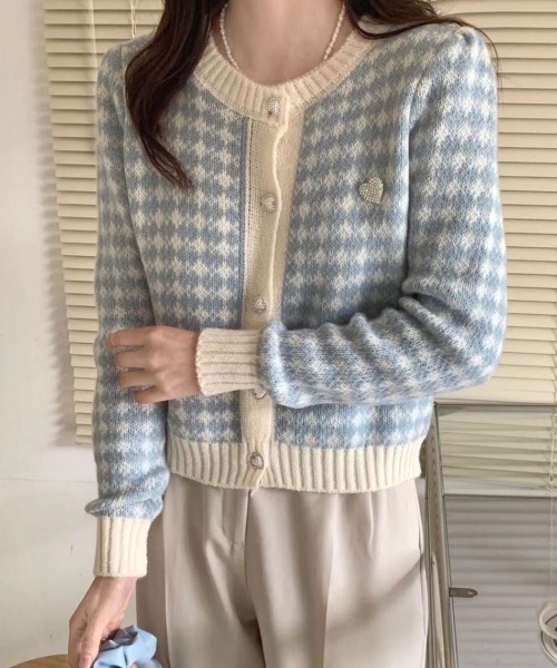 shyam inspiration（シャムインスピレーション）の「チェック ニット ハートボタンカーディガン / 長袖ラウンドネック（カーディガン/ボレロ・レディース・グリーン/ピンク/ブラック/ブルー・F）」の12枚目の写真