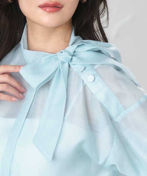 RUIRUE BOUTIQUE(ルイルエブティック)の「洗える | アシンメトリー ボウタイ シアー ブラウス | 長袖 シアーブラウス トップス シャツ ボウタイブラウス(シャツ/ブラウス・レディース・ブルー/ブラック/ホワイト・S/M/L/LL)」の6枚目の写真