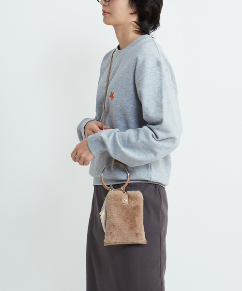 CONVERSE TOKYO(コンバーストウキョウ)の「ECO-FUR MULTI RING SHOULDER BAG(ショルダーバッグ・レディース・チャコールグレー/ベージュ・FREE)」の5枚目の写真