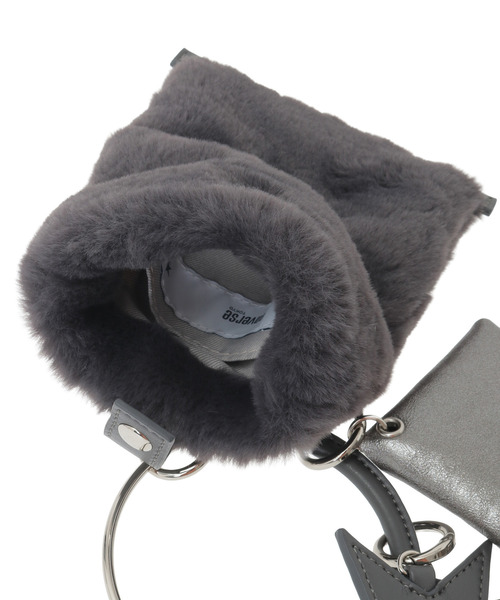 CONVERSE TOKYO(コンバーストウキョウ)の「ECO-FUR MULTI RING SHOULDER BAG(ショルダーバッグ・レディース・チャコールグレー/ベージュ・FREE)」の15枚目の写真
