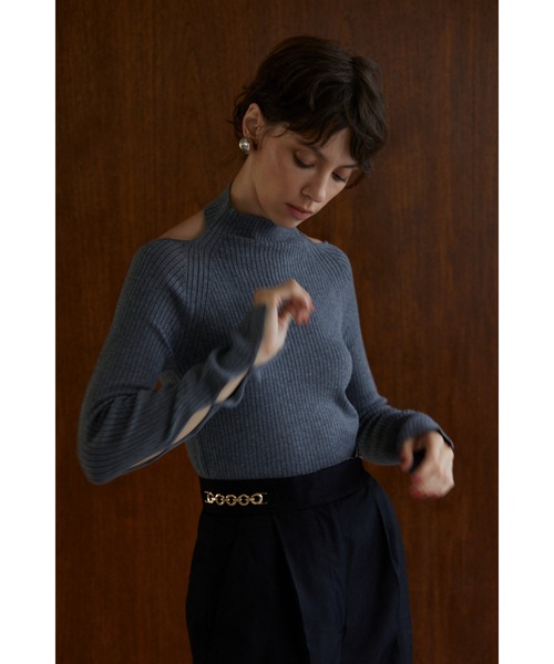 Estella.K(エステラケー)の「Valentina Knit Top ハイネックオフショルカットアウトニットTOP(ニット/セーター・レディース・ブラック/グレー/アッシュブラウン・FREE)」の15枚目の写真