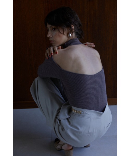 Estella.K(エステラケー)の「Valentina Knit Top ハイネックオフショルカットアウトニットTOP(ニット/セーター・レディース・ブラック/グレー/アッシュブラウン・FREE)」の18枚目の写真