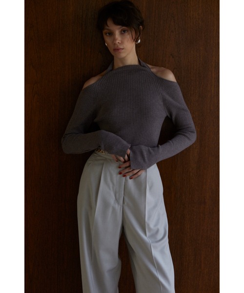 Estella.K(エステラケー)の「Valentina Knit Top ハイネックオフショルカットアウトニットTOP(ニット/セーター・レディース・ブラック/グレー/アッシュブラウン・FREE)」の22枚目の写真