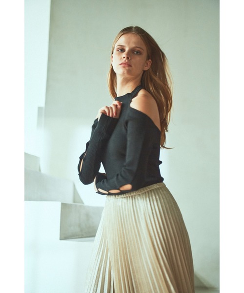 Estella.K(エステラケー)の「Valentina Knit Top ハイネックオフショルカットアウトニットTOP(ニット/セーター・レディース・ブラック/グレー/アッシュブラウン・FREE)」の14枚目の写真
