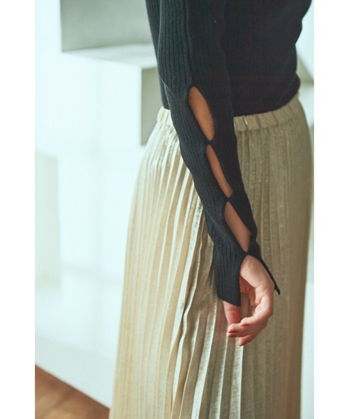 Estella.K(エステラケー)の「Valentina Knit Top ハイネックオフショルカットアウトニットTOP(ニット/セーター・レディース・ブラック/グレー/アッシュブラウン・FREE)」の9枚目の写真