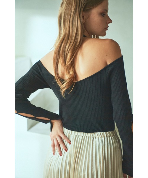 Estella.K(エステラケー)の「Valentina Knit Top ハイネックオフショルカットアウトニットTOP(ニット/セーター・レディース・ブラック/グレー/アッシュブラウン・FREE)」の10枚目の写真