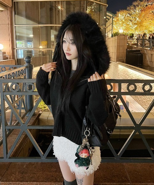 tinkerend(ティンカーエンド)の「Fur Hoodie Knit Parka / ファーフーディーニットパーカー(ニット/セーター・レディース・ブラック/グレー・FREE)」の2枚目の写真