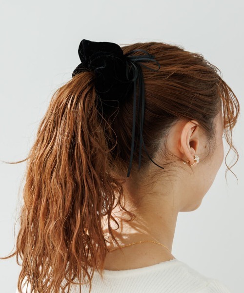 flower（フラワー）の「トゥインクルベロアシュシュ（シュシュ・レディース・ブラック/レッド・FREE）」の17枚目の写真