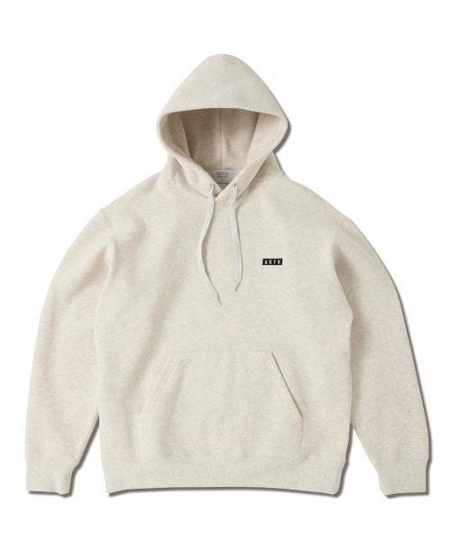 AKTR（アクター）の「AKTR 1-PT LOGO SWEAT PULLOVER HOODIE（アクター ワンポイント ロゴ スウェット プルオーバー フーディ）（パーカー・メンズ・ベージュ系/ブラック系・MEDIUM/LARGE/XX-LARGE/X-LARGE）」の14枚目の写真