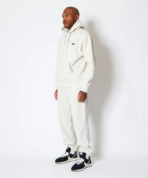 AKTR（アクター）の「AKTR 1-PT LOGO SWEAT PULLOVER HOODIE（アクター ワンポイント ロゴ スウェット プルオーバー フーディ）（パーカー・メンズ・ベージュ系/ブラック系・MEDIUM/LARGE/XX-LARGE/X-LARGE）」の16枚目の写真